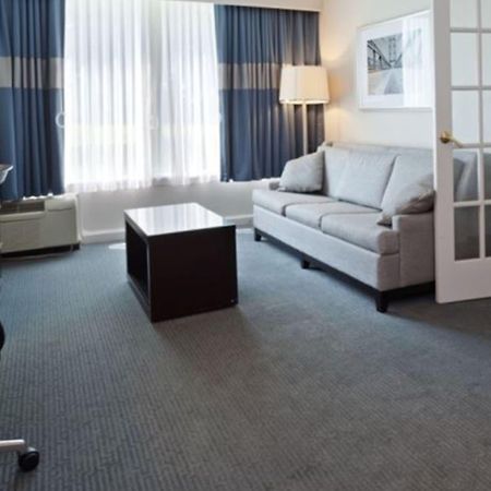 Holiday Inn Weirton-Steubenville Area Exteriör bild