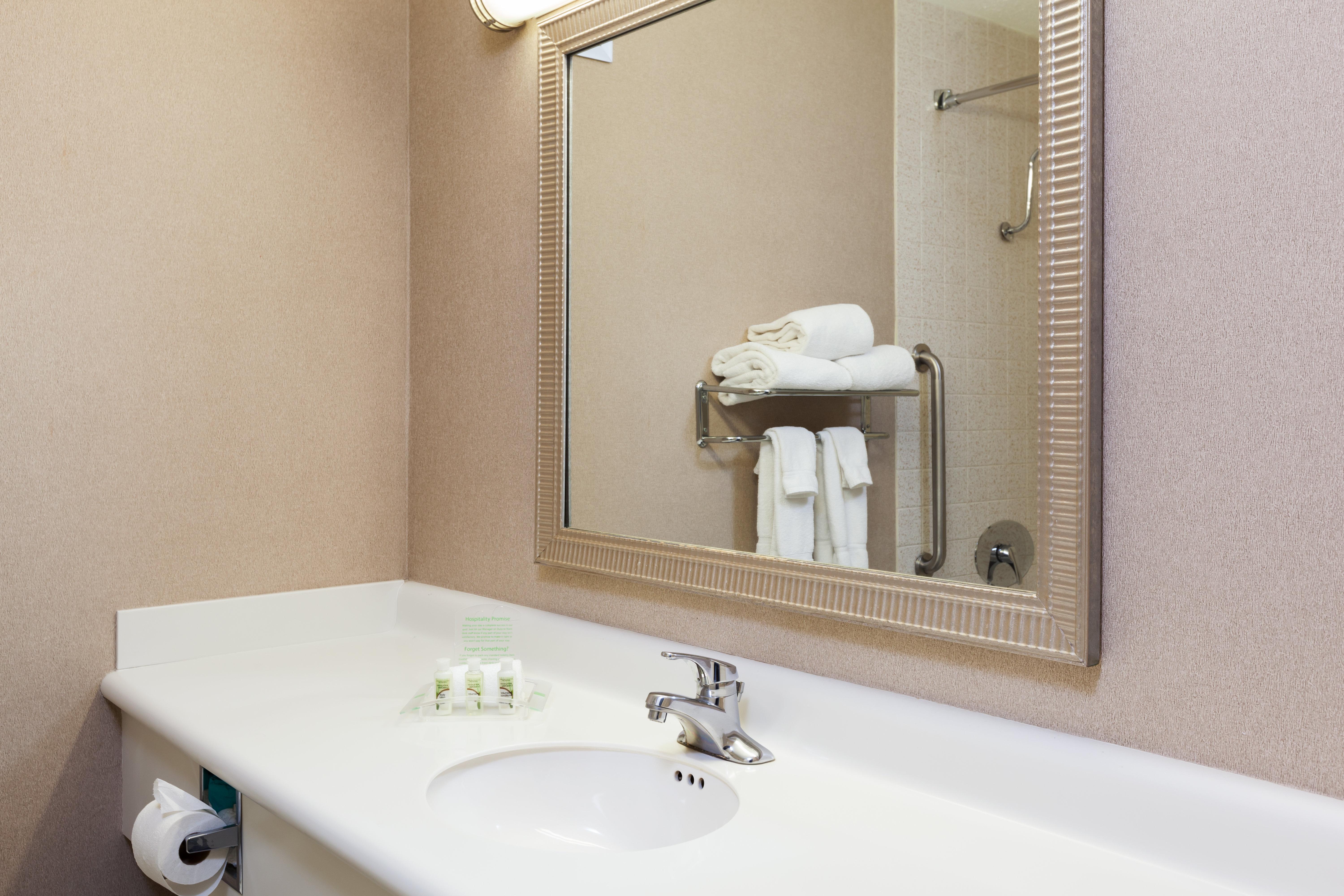 Holiday Inn Weirton-Steubenville Area Exteriör bild