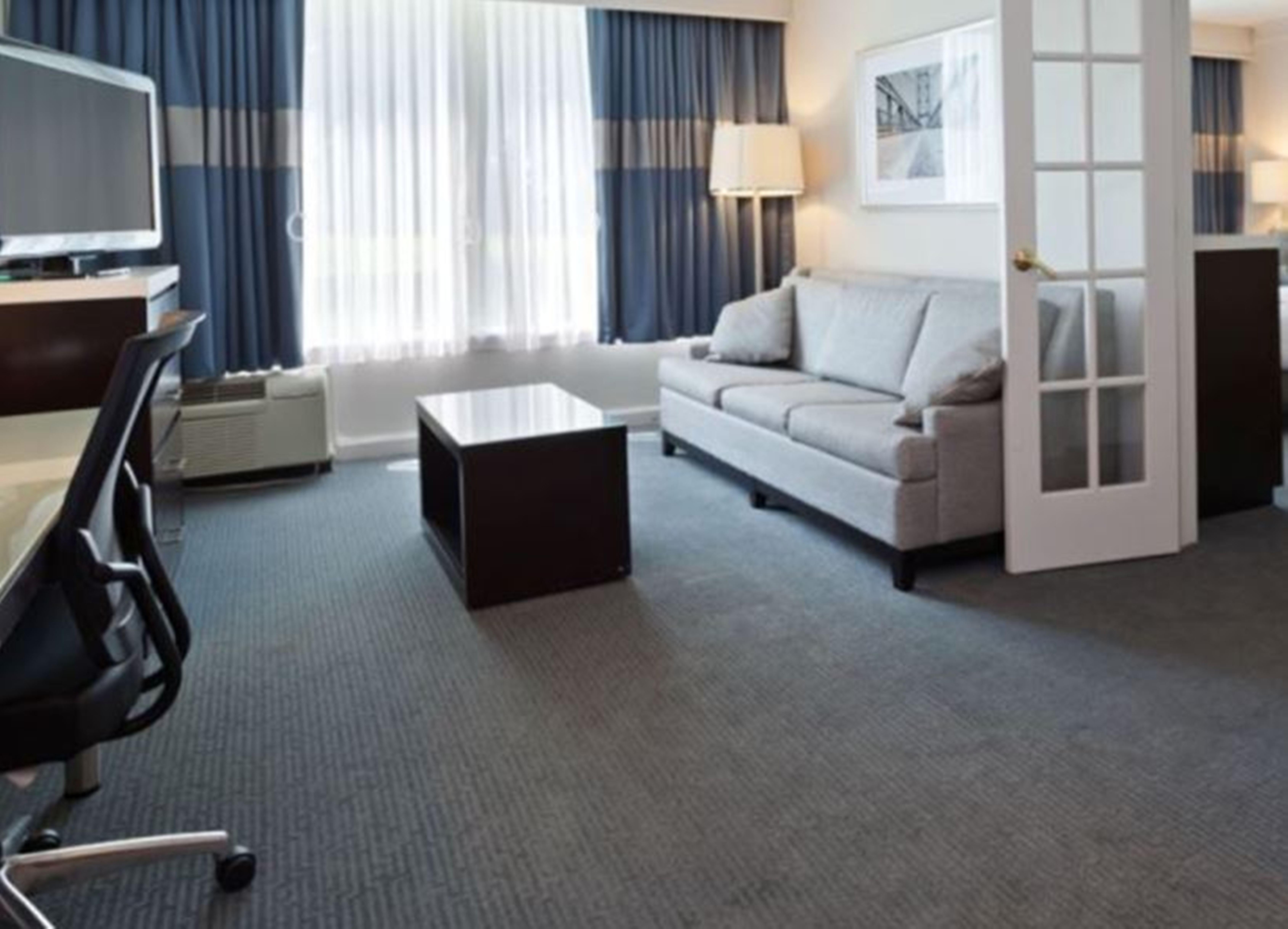 Holiday Inn Weirton-Steubenville Area Exteriör bild