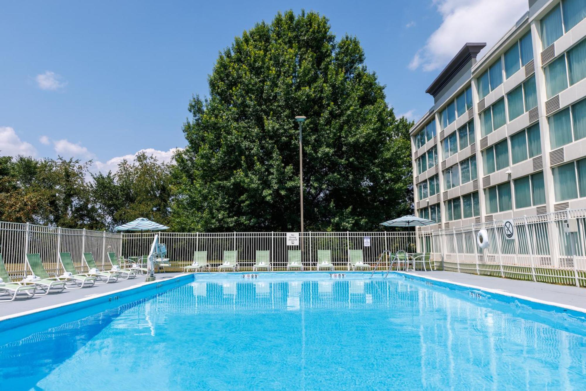 Holiday Inn Weirton-Steubenville Area Exteriör bild