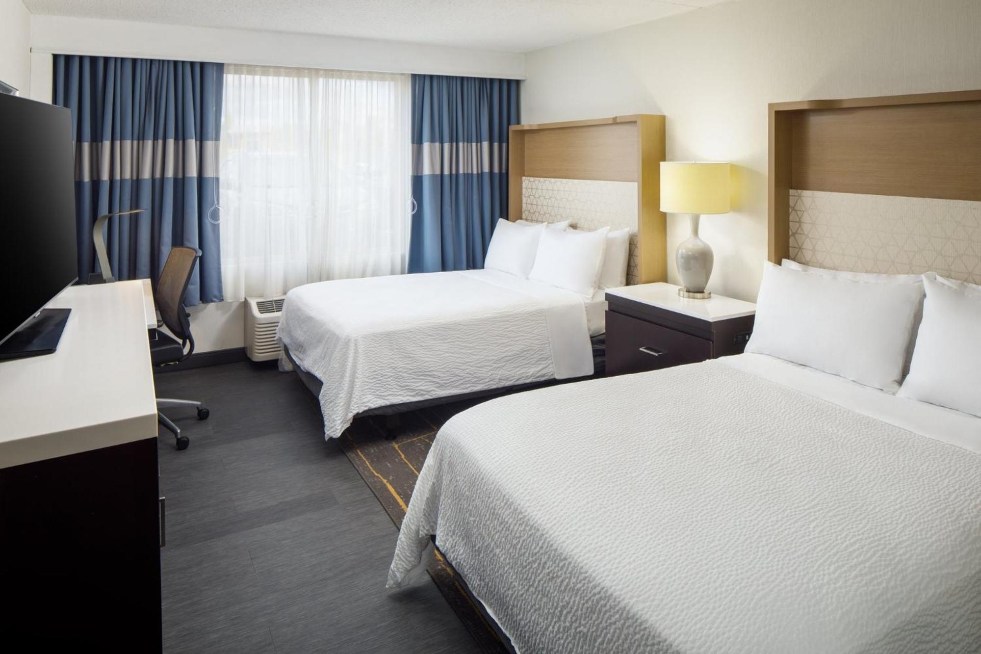 Holiday Inn Weirton-Steubenville Area Exteriör bild