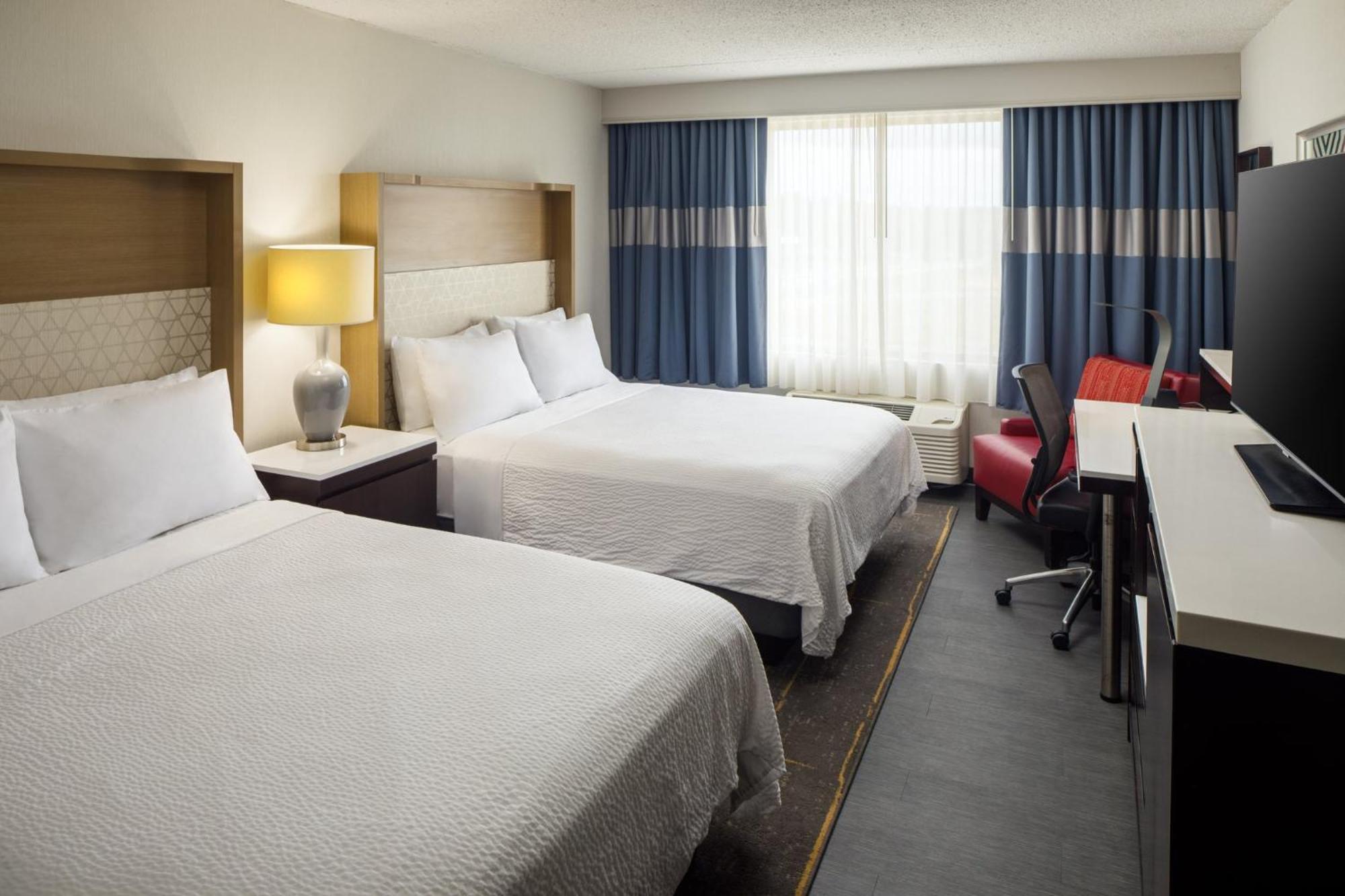 Holiday Inn Weirton-Steubenville Area Exteriör bild