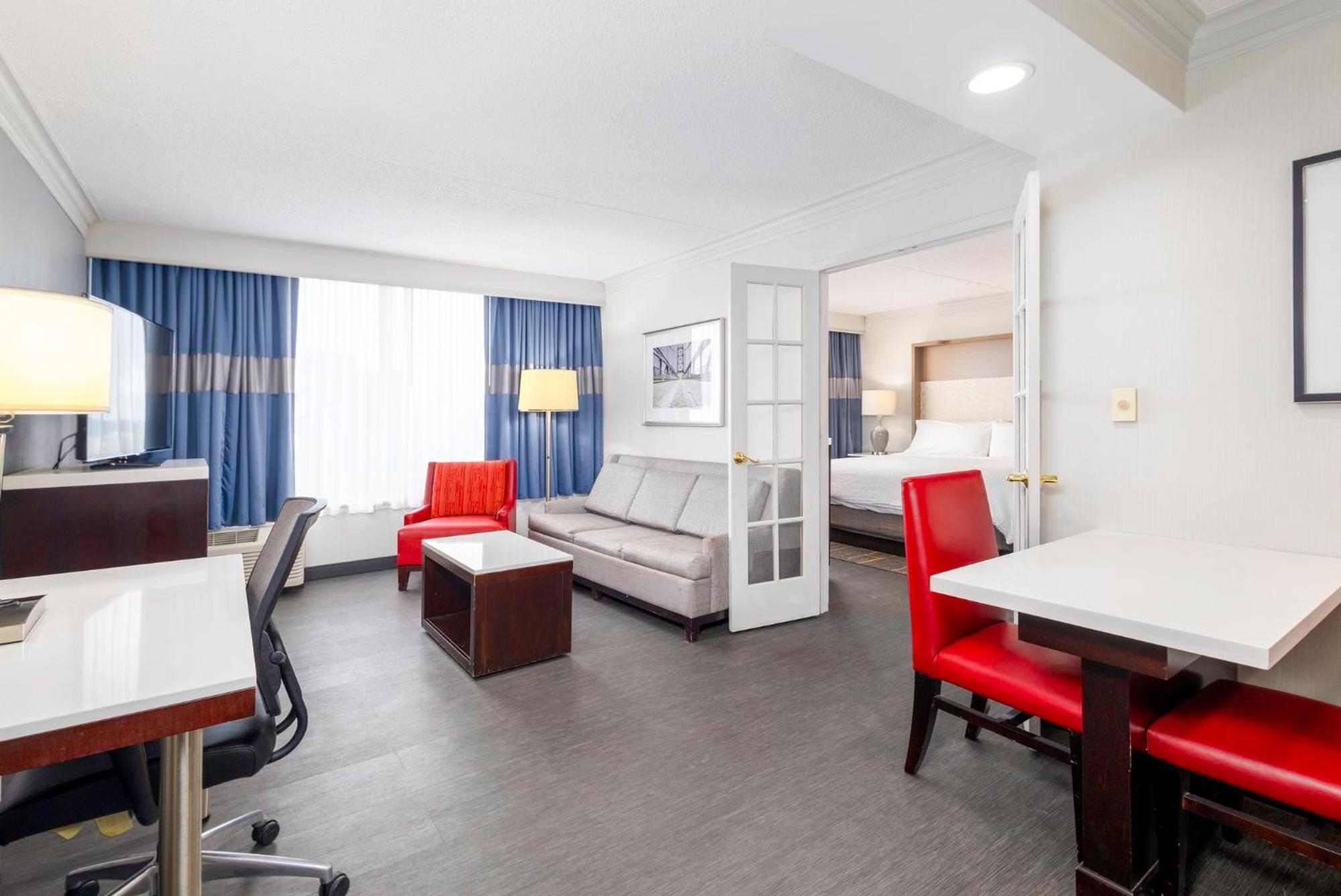 Holiday Inn Weirton-Steubenville Area Exteriör bild