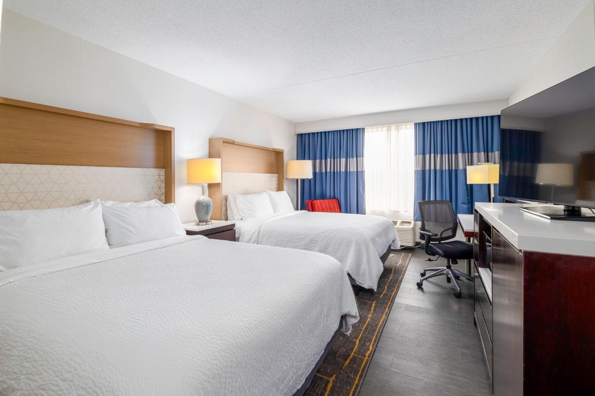 Holiday Inn Weirton-Steubenville Area Exteriör bild