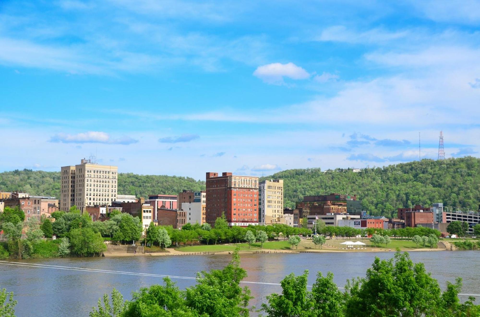 Holiday Inn Weirton-Steubenville Area Exteriör bild